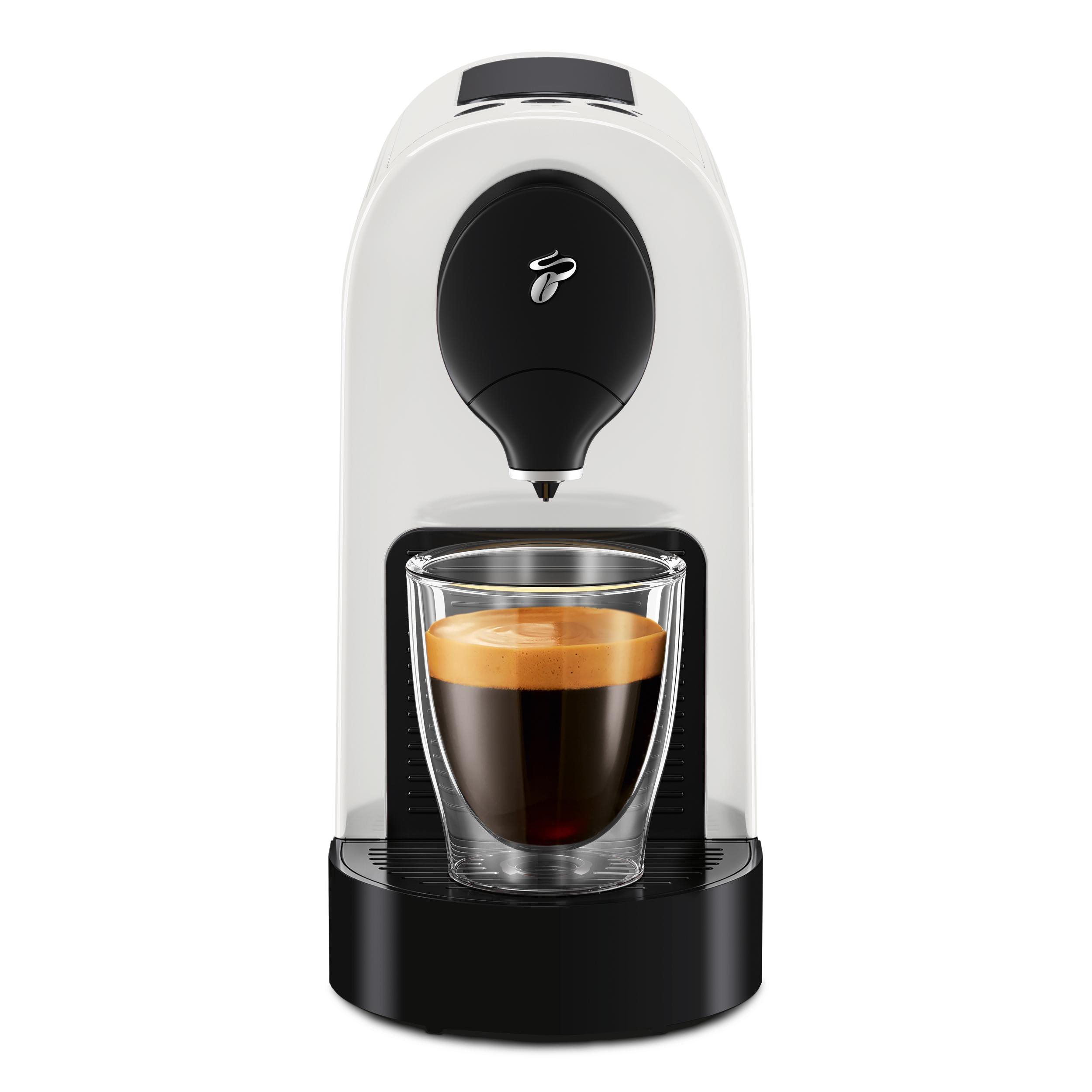 Weiße Kaffeemaschine mit einem Glas Kaffee, mit schwarzem Sockel und Ausguss.