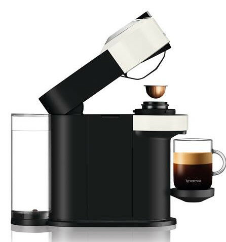 Ekspres do kawy Nespresso. Czarny i biały, ze zbiornikiem na wodę i filiżanką.