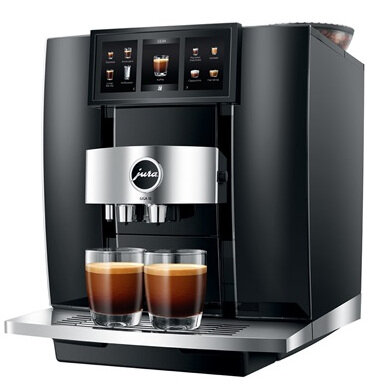 Czarny ekspres do kawy Jura z dwiema szklankami espresso na tacy, z dużym ekranem.