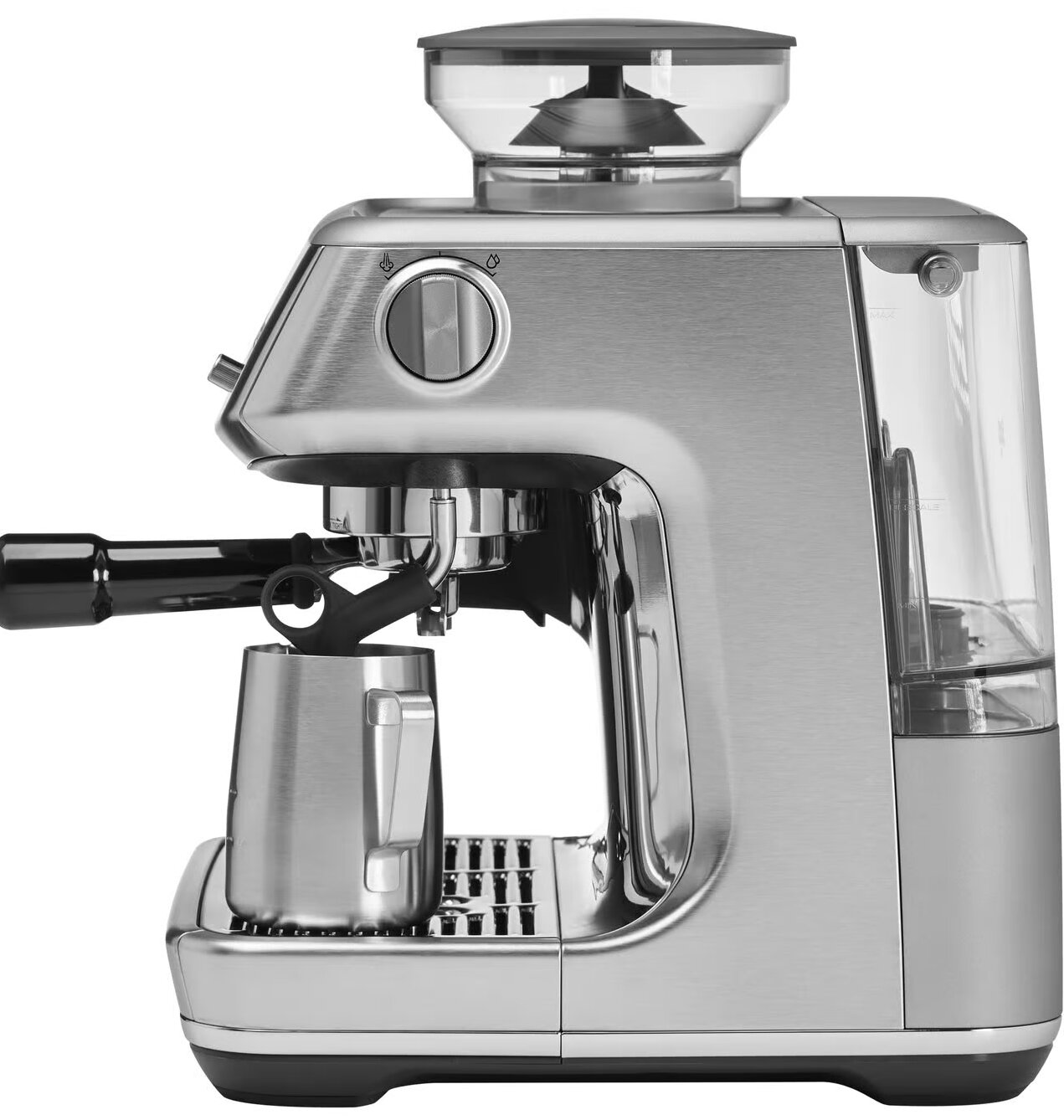 Ekspres do espresso ze stali nierdzewnej z filiżanką kawy na pierwszym planie.