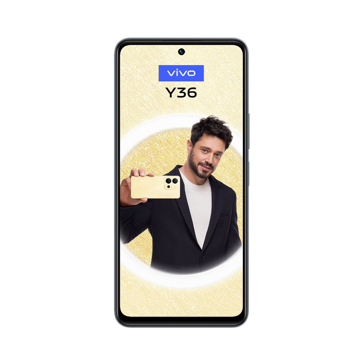 Vivo Y36 telefonu, telefonu tutan bir adamı gösteriyor. Telefonun altın rengi kamerası var. Arka plan siyah.