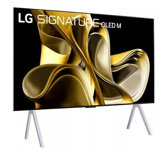 Metal ayaklar üzerinde LG Signature OLED M TV, altın soyut bir görüntü ile.