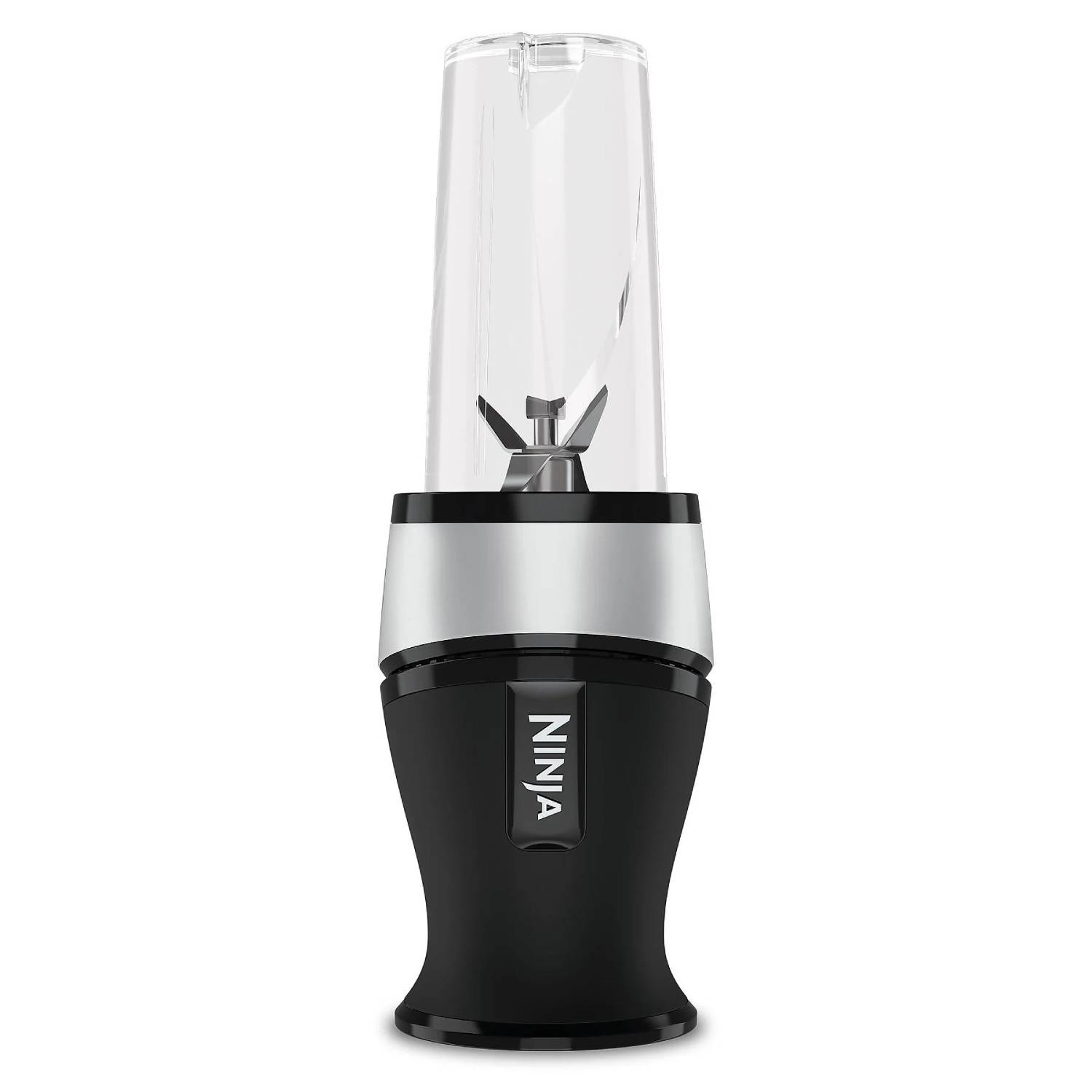 Una licuadora Ninja negra y plateada, con el nombre Ninja en letras blancas en la base.