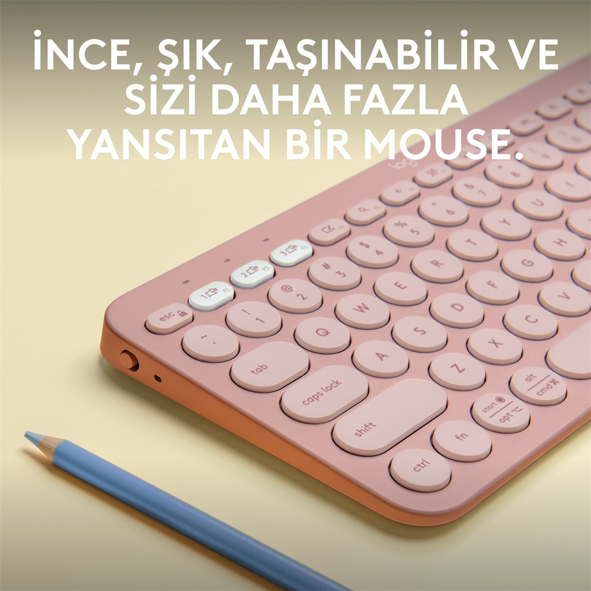 Beyaz tuşlu pembe bir klavye ve mavi bir kalem.