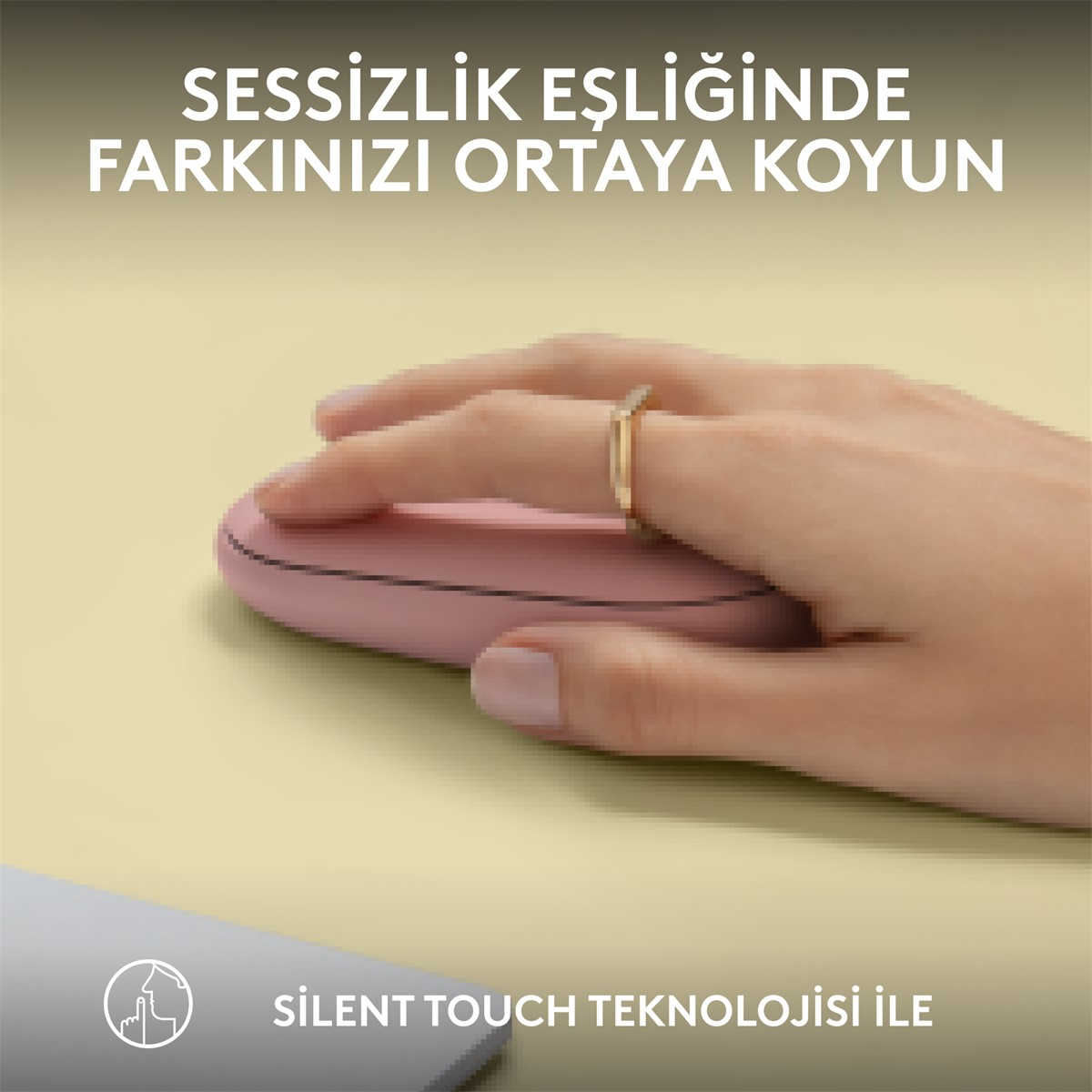 Bir el, açık renkli bir yüzeyde pembe bir Logitech fare kullanıyor. Türkçe metin, Silent Touch teknolojisini tanıtıyor.