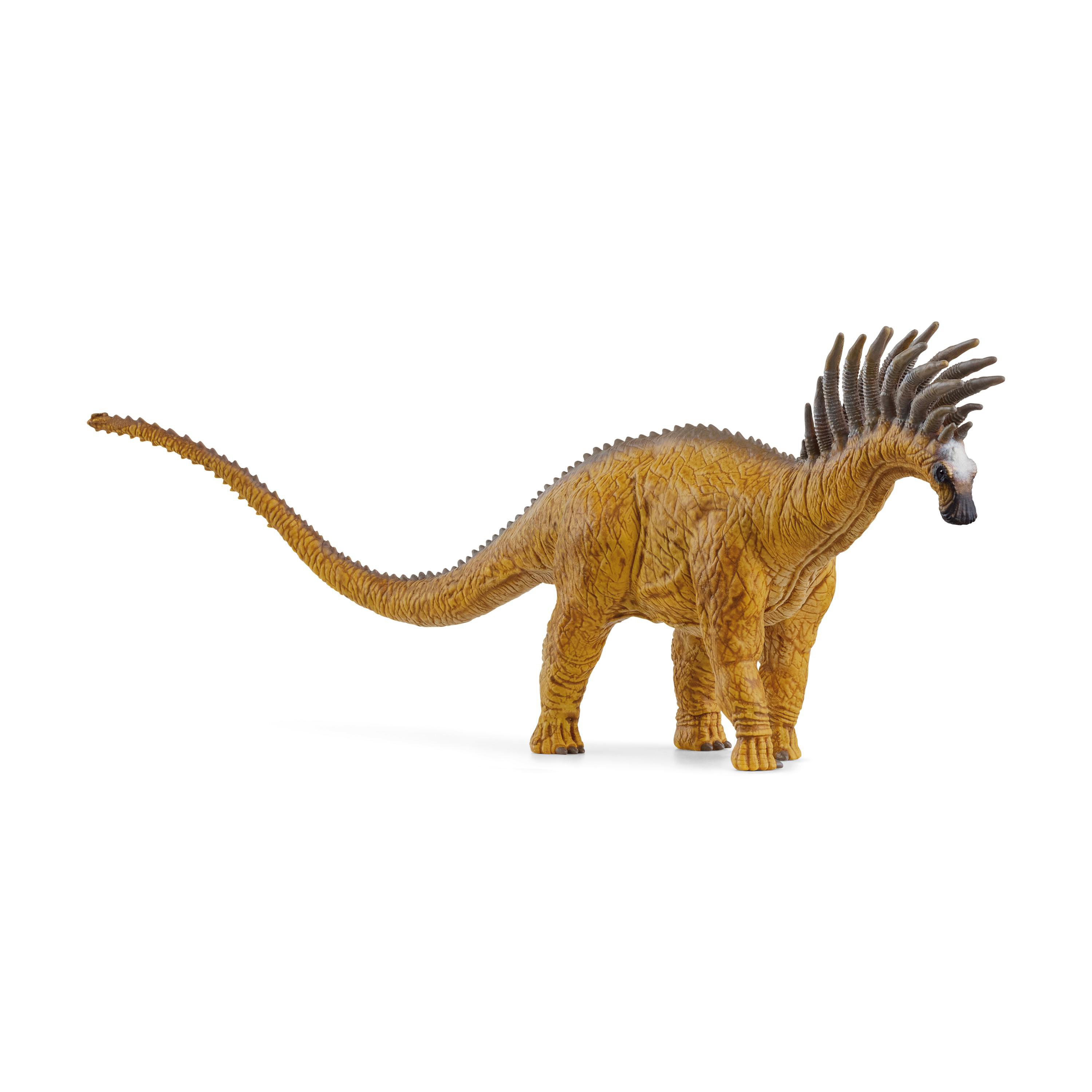 Ein braunes Dinosaurierspielzeug mit langem Hals und Schwanz. Es hat einen Kamm auf dem Kopf und steht auf weißem Grund.