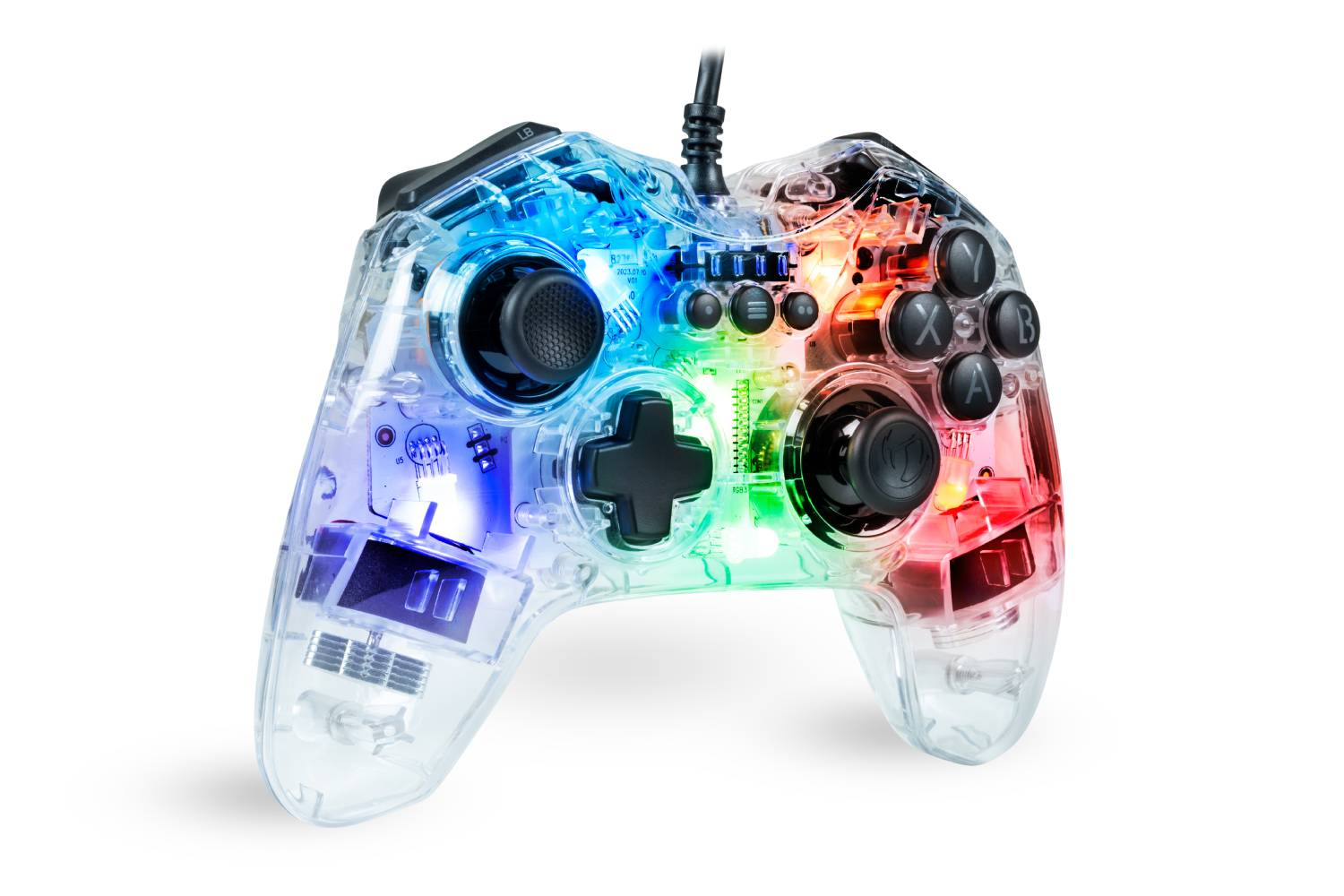 Mando de gamepad transparente con luces de colores, botones y joysticks.