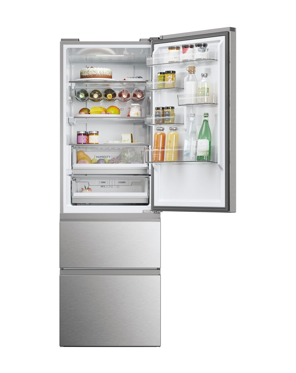 Un refrigerador plateado con la puerta abierta, mostrando estantes de comida y bebidas.