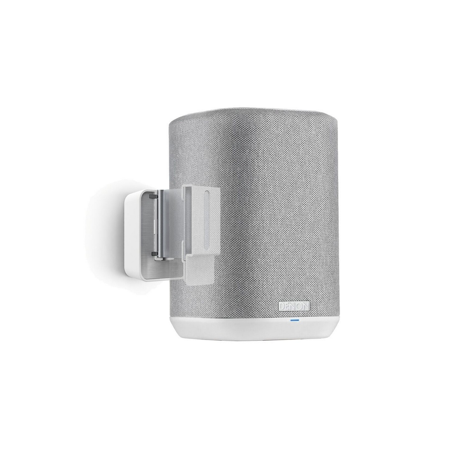 Un haut-parleur Denon blanc monté sur un mur. Il est cylindrique avec une façade en maille et un support blanc.