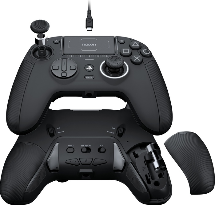 Ein schwarzer Gaming-Controller mit abnehmbaren Teilen und Kabelanschluss.
