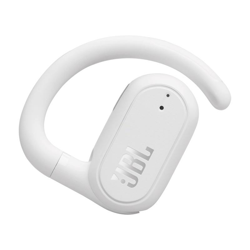Ein weißer JBL-Ohrhörer mit einem Über-Ohr-Haken ist auf weißem Hintergrund isoliert. Das JBL-Logo ist sichtbar.