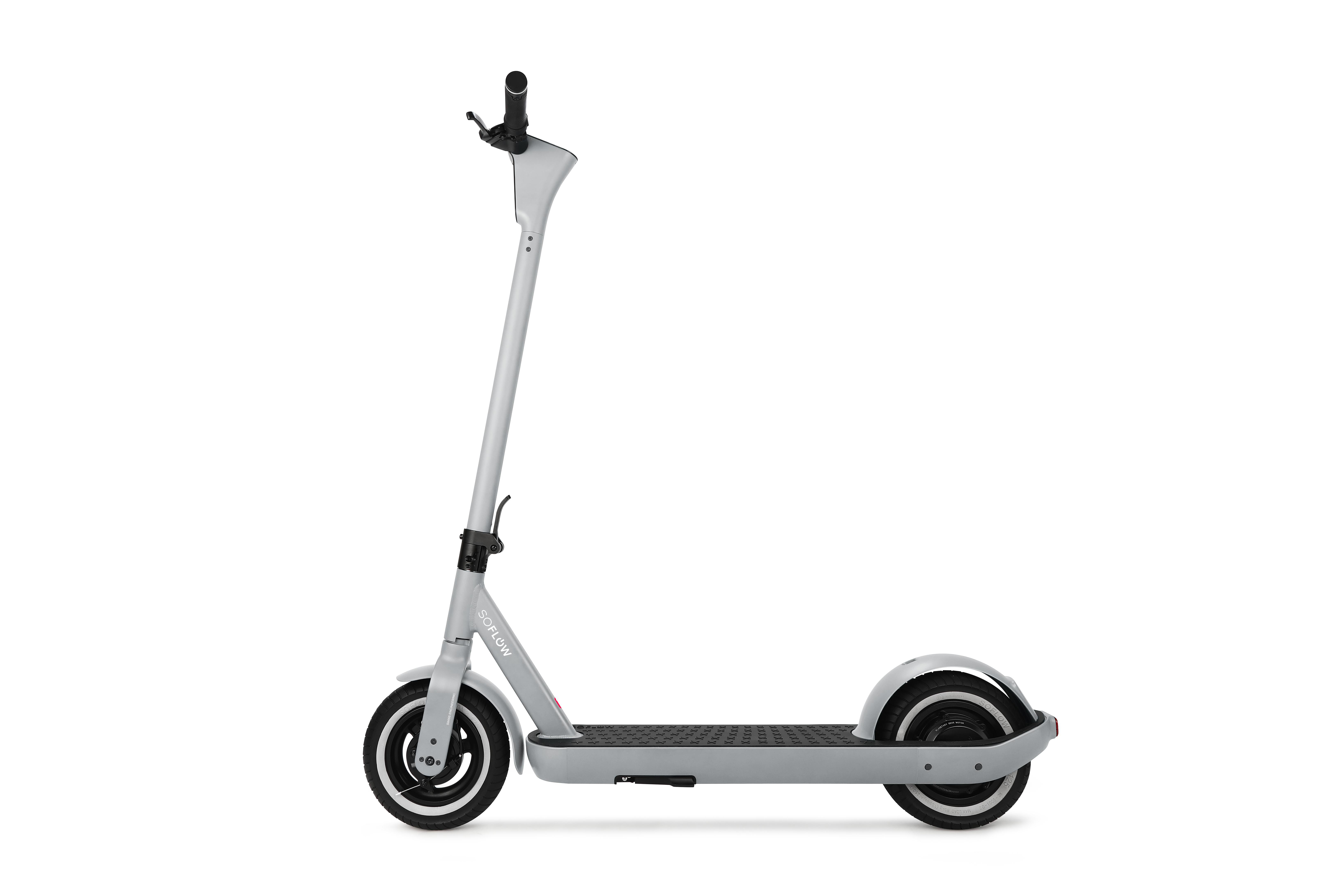 Ein grauer Elektroroller auf weißem Hintergrund. Der Roller wird von der Seite, nach rechts gerichtet, betrachtet.