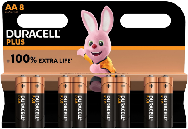 Packung mit acht Duracell Plus AA-Batterien. Mit rosa Duracell-Häschen und Werbebotschaft.
