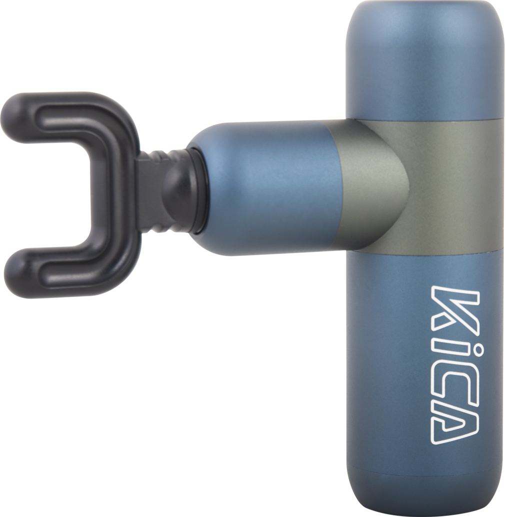 Blau-graue Massagepistole mit schwarzem Aufsatz. Weißes KICA-Logo ist sichtbar.