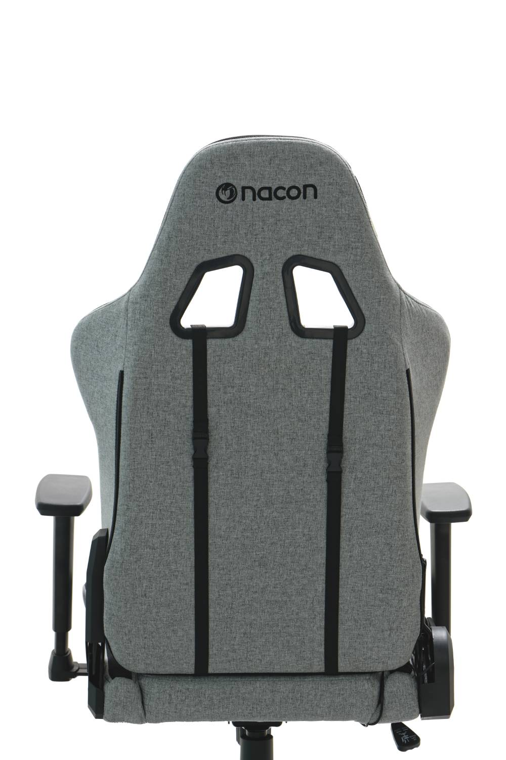 Parte trasera de una silla gaming gris con el logotipo 'nacon' y dos aberturas para la cabeza.