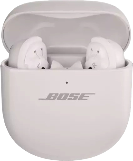 Fehér fülhallgatók egy nyitott fehér töltőtokban, látható Bose logóval.