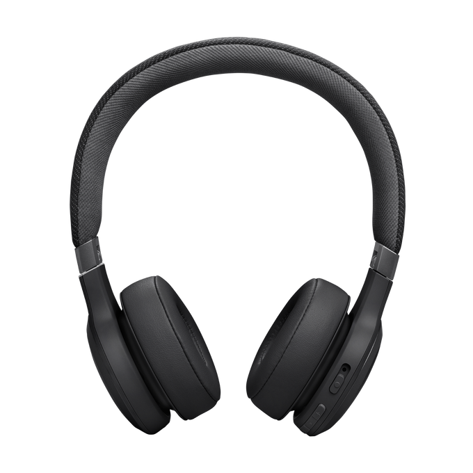 Auriculares negros sobre la oreja con diadema de tela. Los auriculares también son negros.