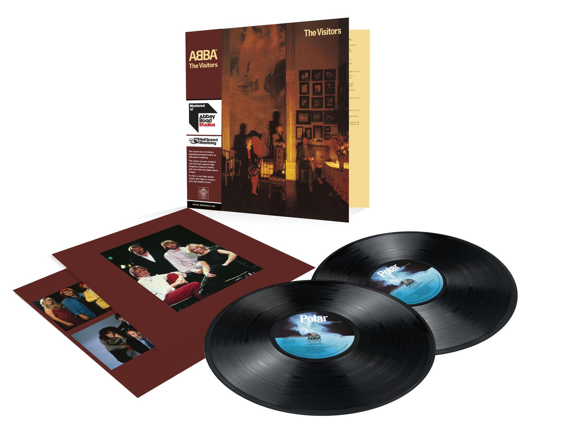 ABBA "The Visitors" album borítója. Két bakelit lemez alatta. A zenekar egy fotója belül.