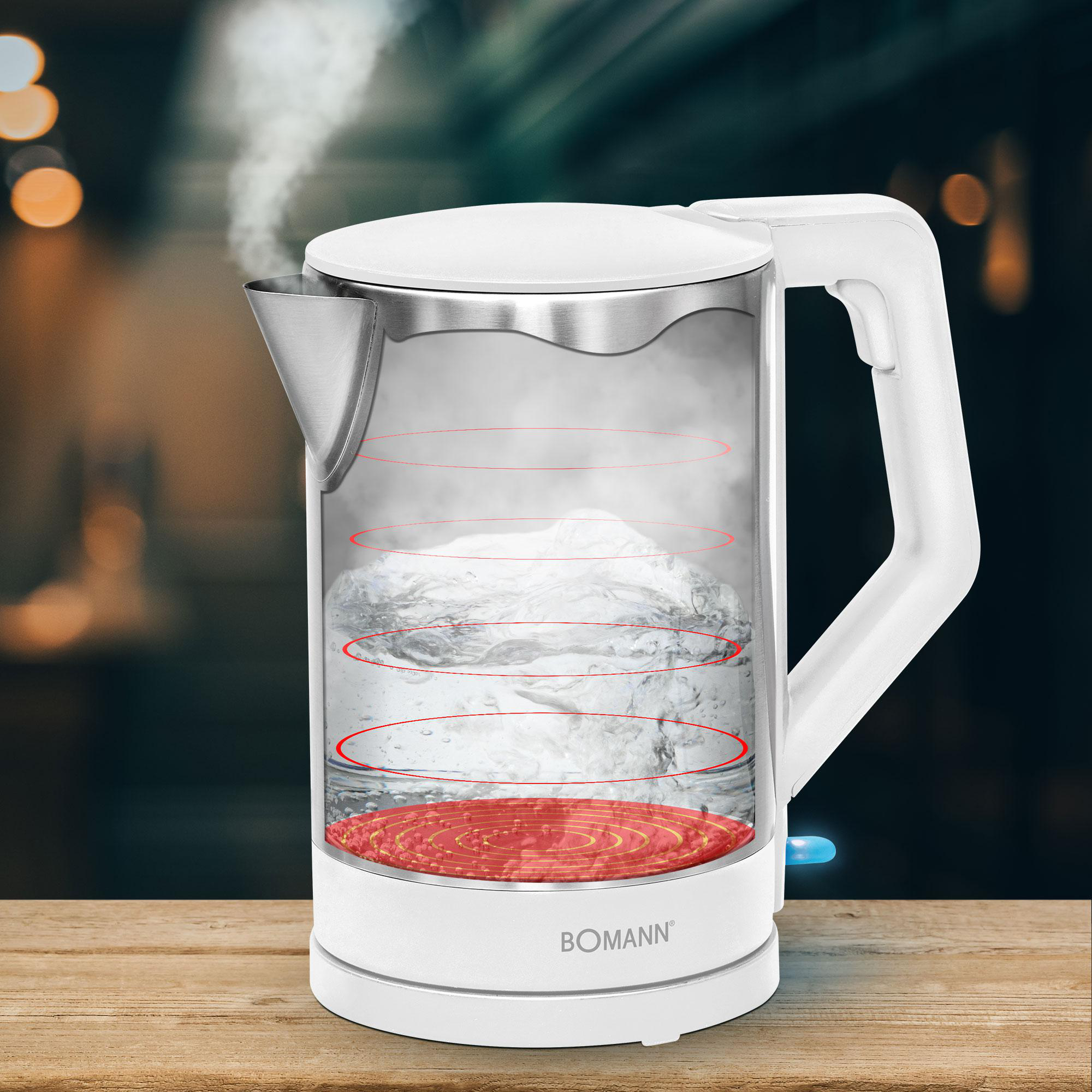 Eine weiße Wasserkocher mit Glasbehälter, Wasser kocht, Dampf steigt auf.