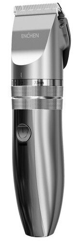 Srebrna maszynka do strzyżenia włosów z logo Enchen, na białym tle.