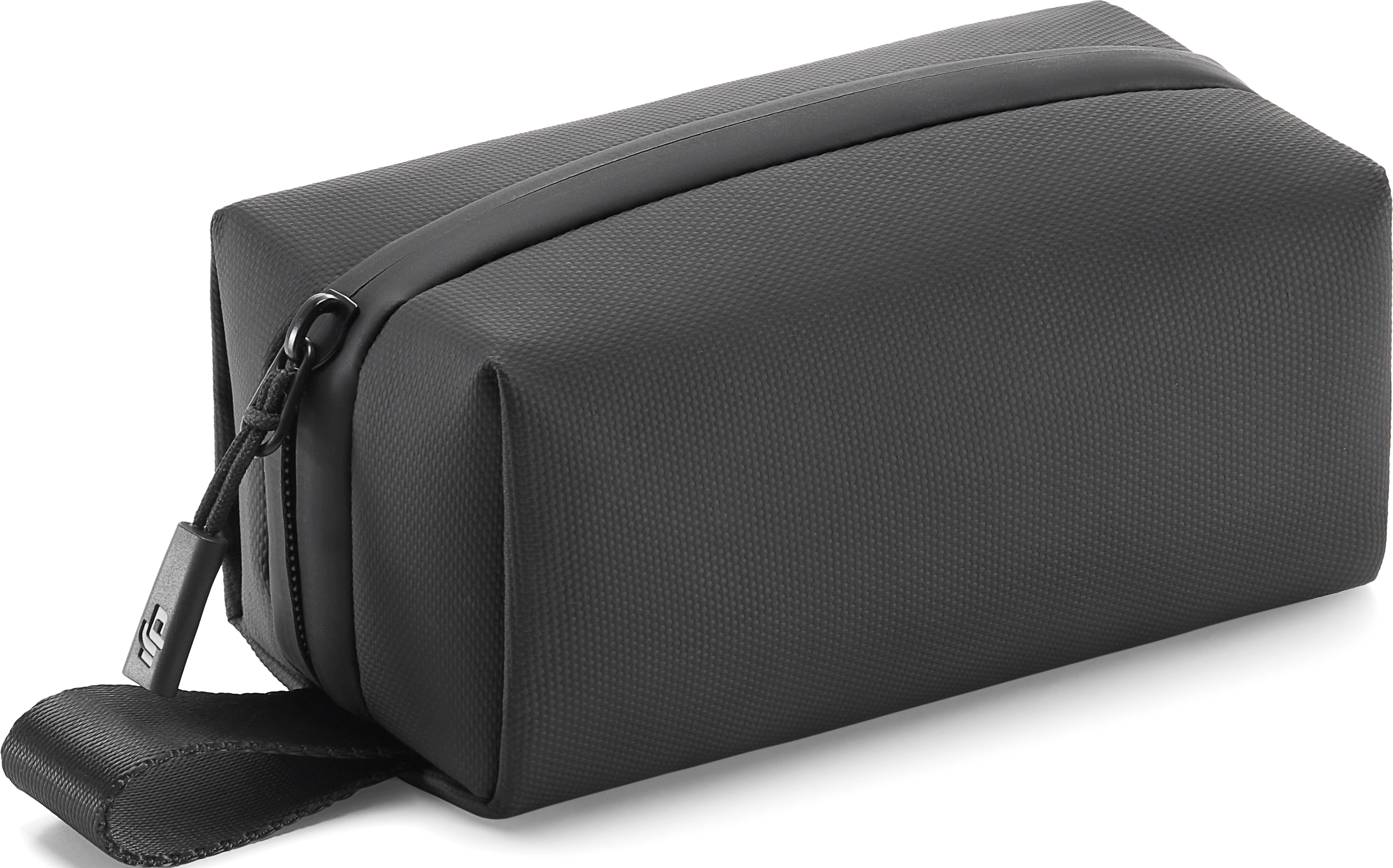 Schwarze, rechteckige Reisetasche mit Reißverschluss und Henkel.
