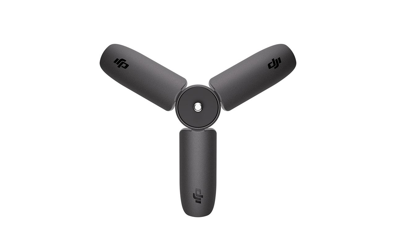 Ein schwarzer Drohnenpropeller mit drei Blättern.
