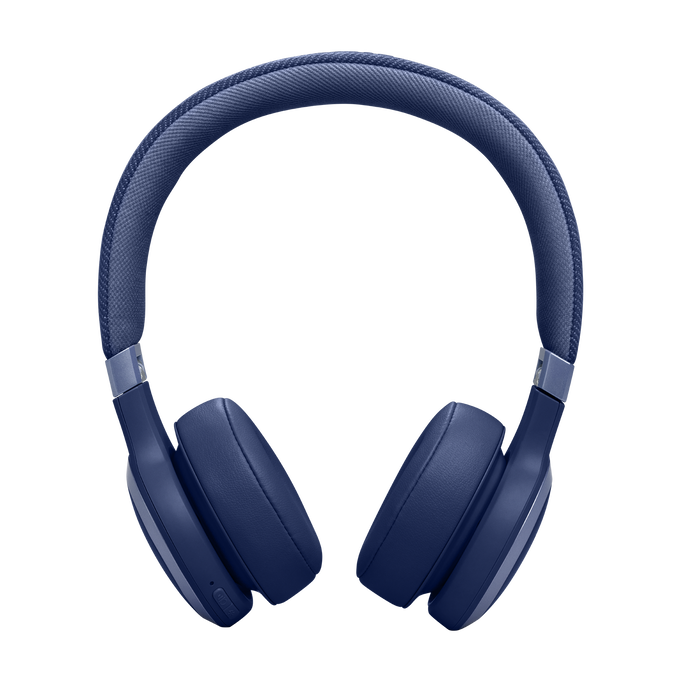 Auriculares azules con diadema acolchada y almohadillas sobre fondo negro.