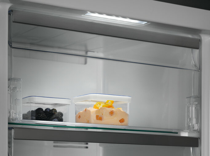 Zamrażarka ELECTROLUX LUT7ME28X2 seria 700