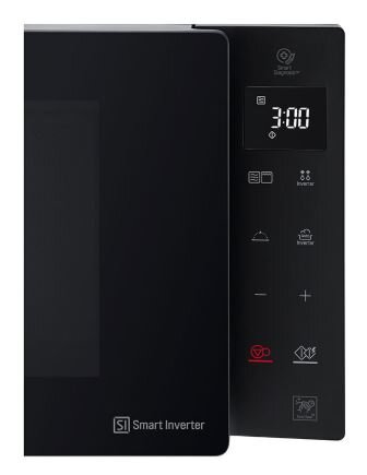 Czarny piekarnik mikrofalowy. Wyświetlacz pokazuje 3:00. Przyciski i elementy sterujące znajdują się po prawej stronie. Marka to LG Smart Inverter.