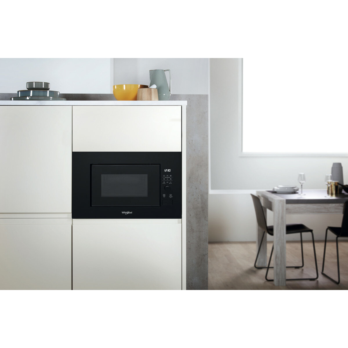 Arkusz produktu wkładów z tonerem HP 83 LaserJet. Wkłady na zdjęciu. Czarno-biały dokument.