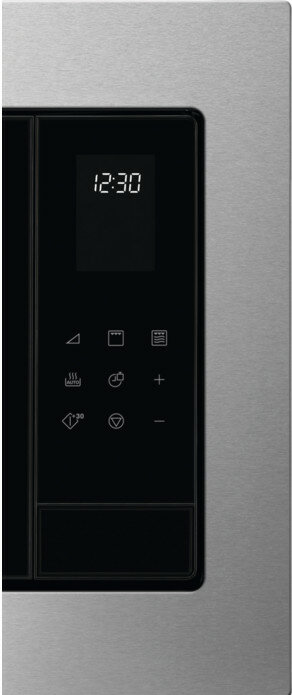 Zbliżenie panelu sterowania kuchenki mikrofalowej. Wyświetla godzinę i przyciski sterowania.