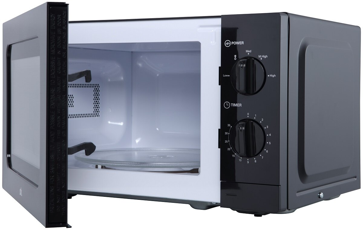 Czarna kuchenka mikrofalowa z otwartymi drzwiami i szklanym talerzem w środku.