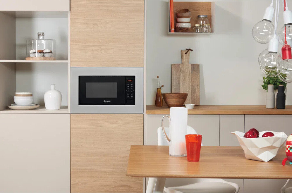 Kuchenka mikrofalowa INDESIT MWI120GX