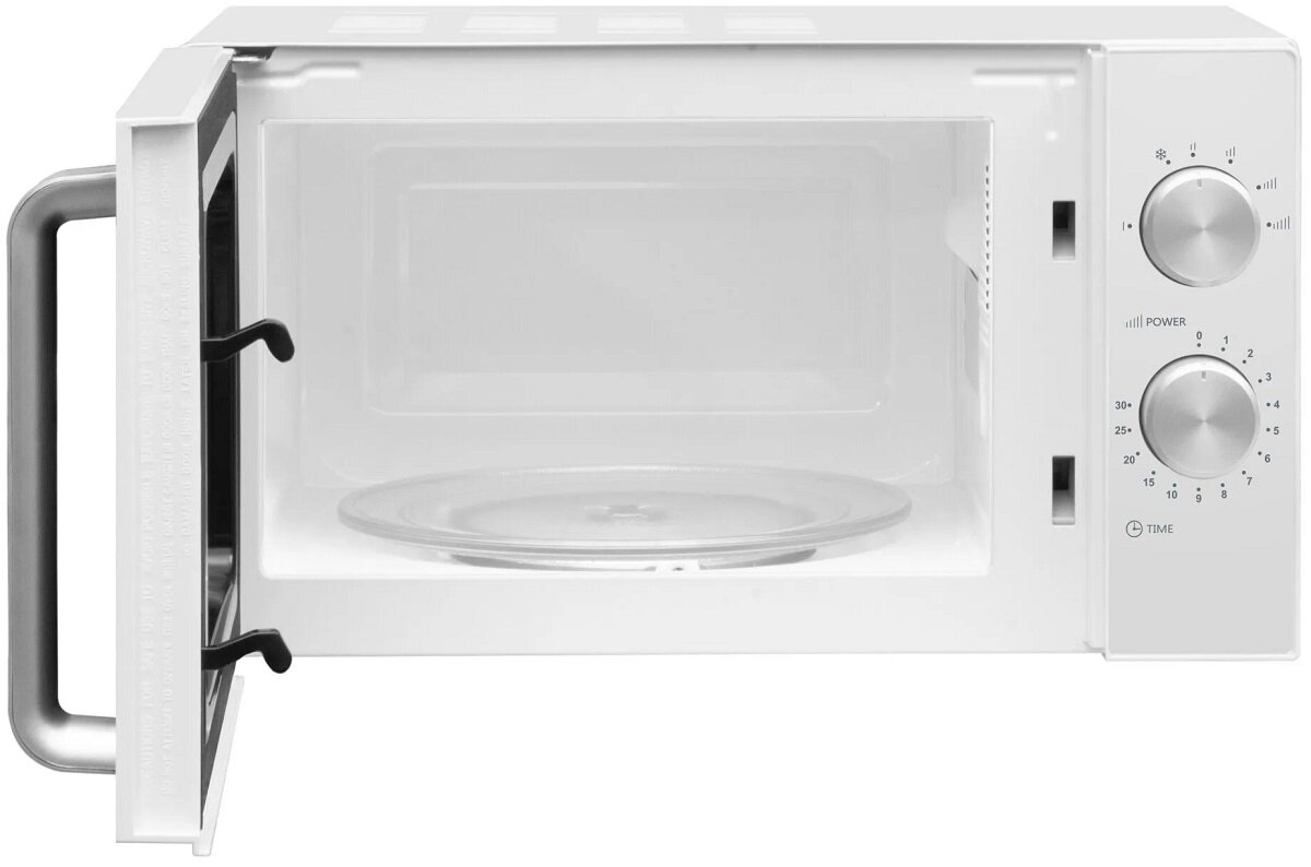 Biała kuchenka mikrofalowa, otwarta, pokazująca wnętrze ze szklanym talerzem.