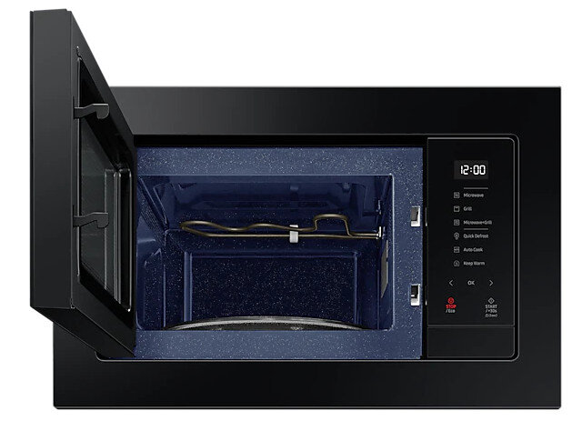 Czarna kuchenka mikrofalowa z otwartymi drzwiami, pokazująca wnętrze i wyświetlacz.
