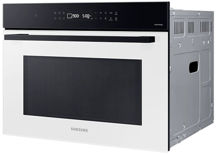 Biały piekarnik z czarnym blatem i logo Samsung.