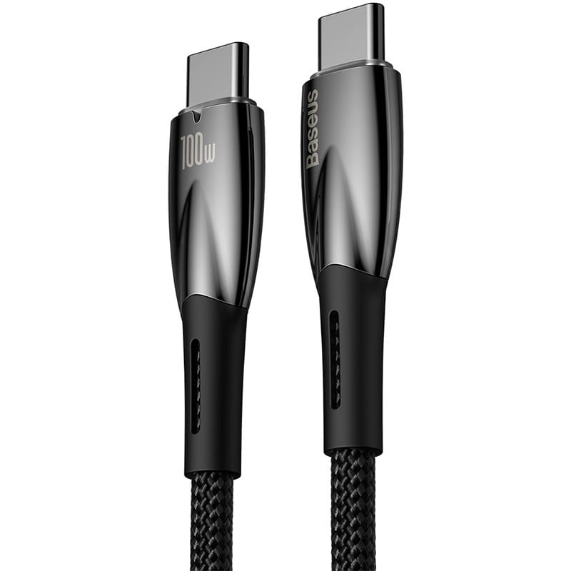 Baseus markası ve 100W etiketi olan iki siyah USB-C kablosu.