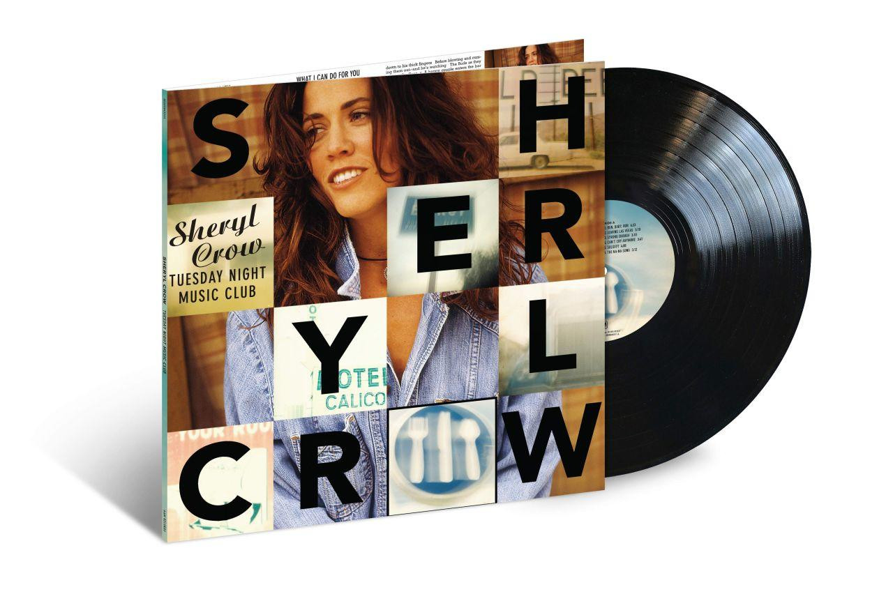 Sheryl Crow Albumcover. Schwarze Vinyl-Schallplatte rechts. Albumtitel und Künstlername sind sichtbar.