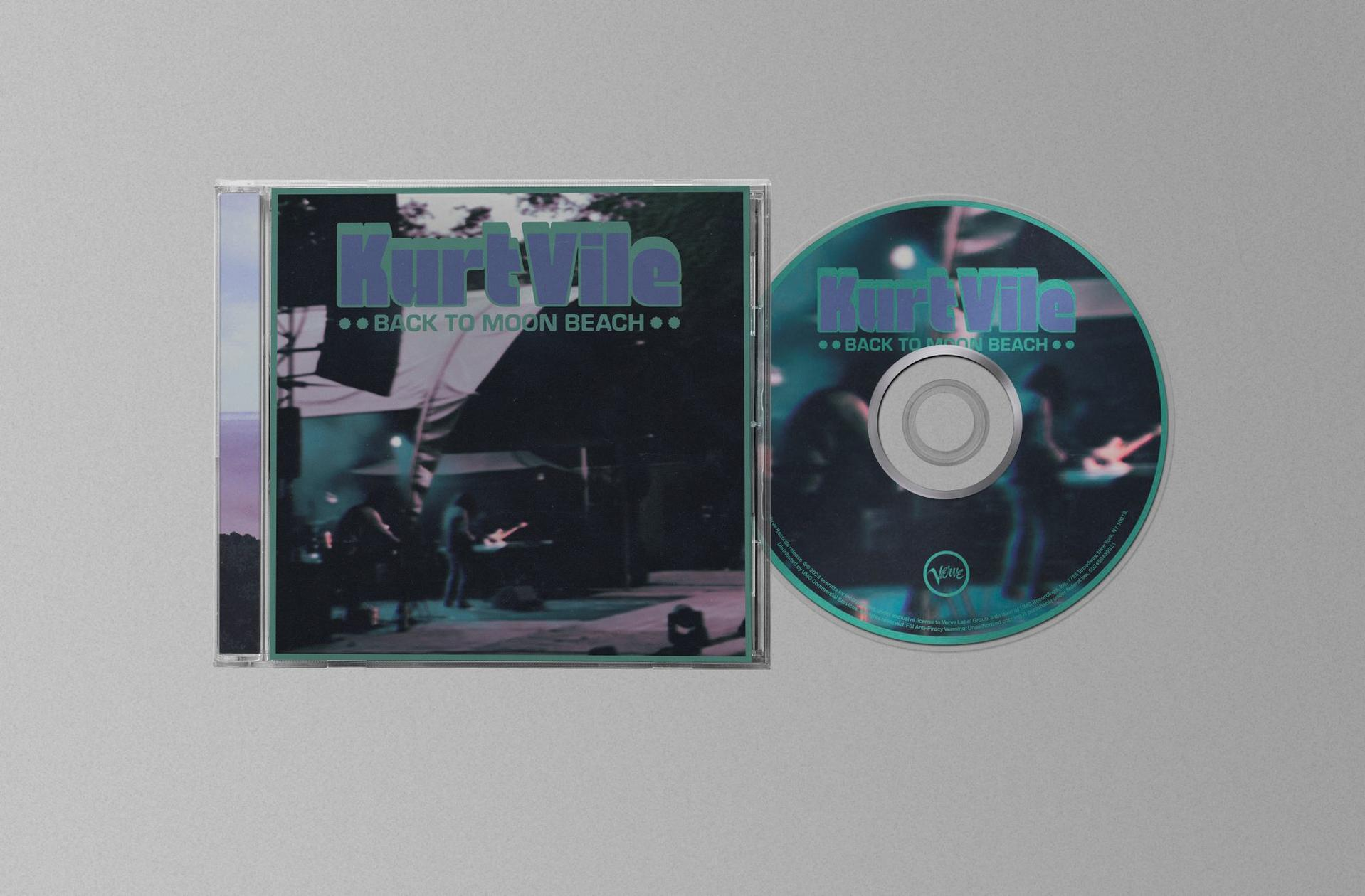 CD-Hülle und -Disc mit 'Kurt Vile' und dem Albumtitel 'Back to Moon Beach'.