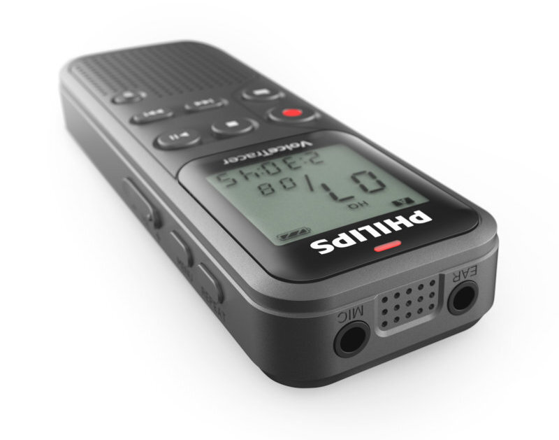 Czarny rejestrator audio Philips VoiceTracer z ekranem pokazującym czas i status nagrywania.