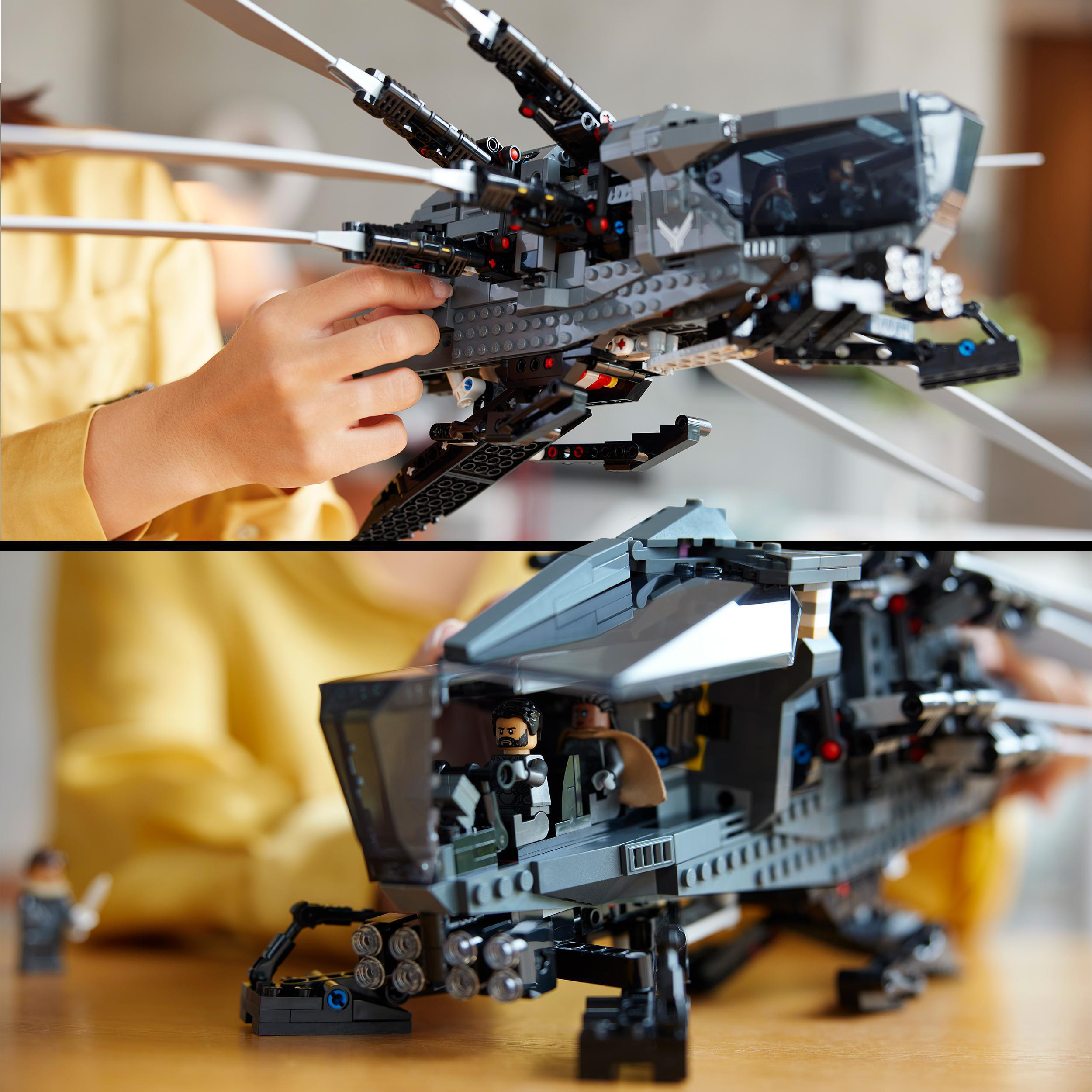 Zwei Bilder eines LEGO Dune Ornithopter Modells, das von Händen zusammengebaut wird.