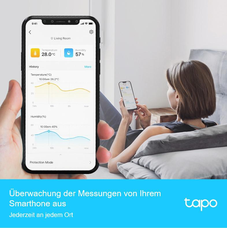 Frau nutzt Handy zur Temperaturkontrolle. 28C und 57% Luftfeuchtigkeit. Text: Tapo. Mobile App.