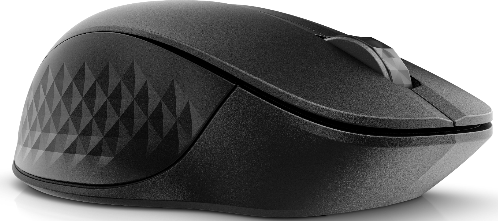 Ratón de ordenador negro, vista lateral. Tiene superficies texturizadas, un patrón de diamantes y una rueda de desplazamiento. Fondo blanco.