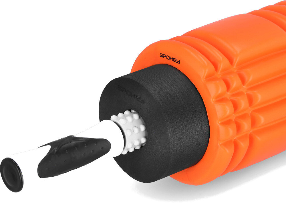 Zbliżenie pomarańczowego wałka do masażu Spokey z czarno-białym uchwytem, do regeneracji mięśni.