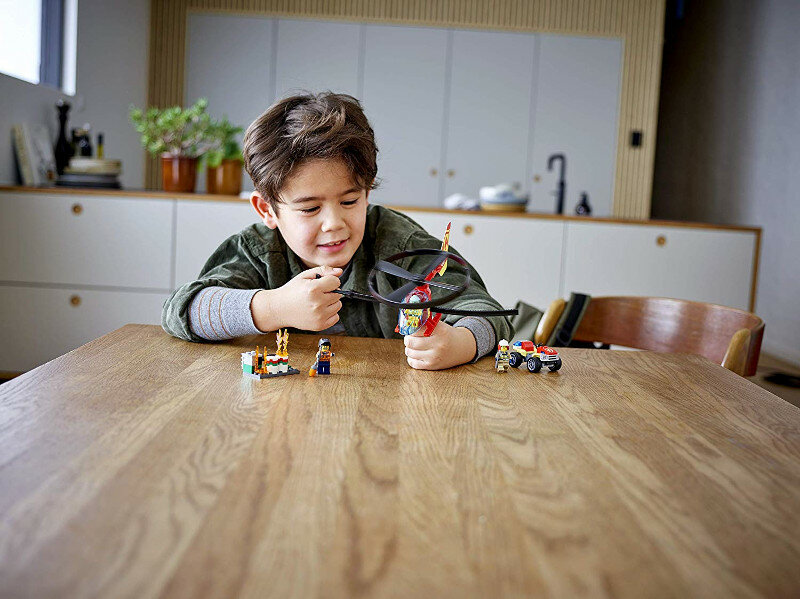 Klocki LEGO City - Helikopter strażacki leci na ratunek LEGO-60248