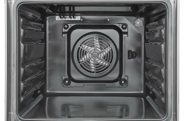 Widok wnętrza piekarnika, z wentylatorem i elementami grzejnymi.