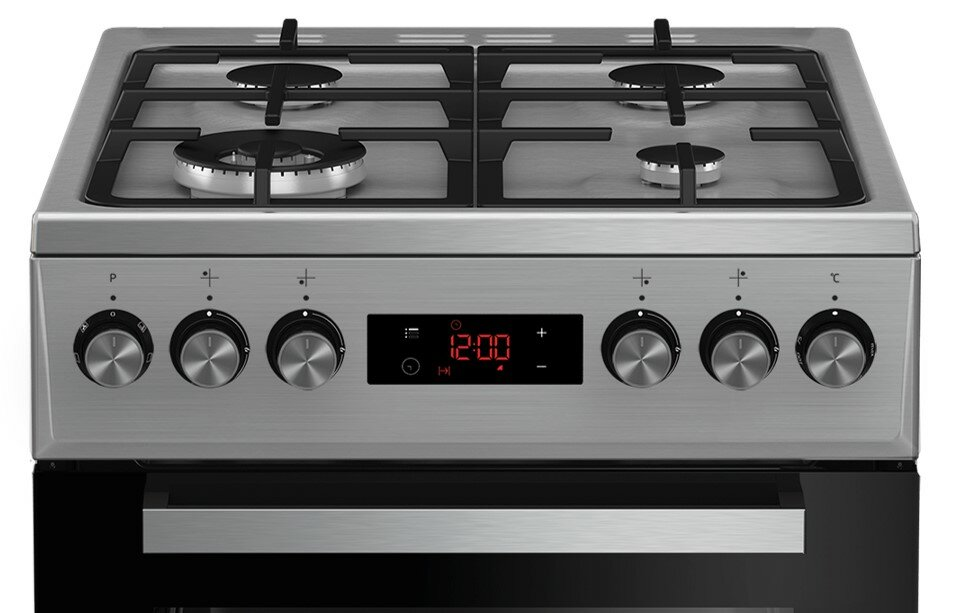 Srebrno-czarna kuchenka gazowa z czterema palnikami, pokrętłami i wyświetlaczem cyfrowym.