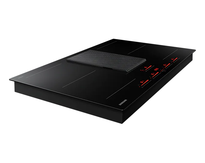 Czarna płyta grzewcza Samsung ze zintegrowanym grillem i czerwonymi podświetlanymi elementami sterowania.