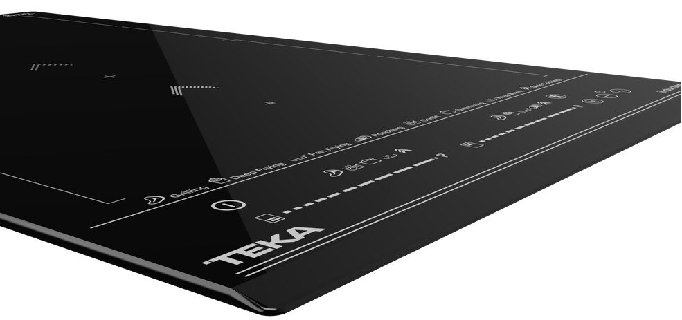 Czarna płyta indukcyjna Teka z białymi ikonami ustawień gotowania. Zawiera grillowanie, smażenie i inne opcje.