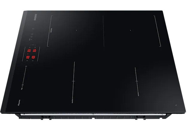 Czarna płyta grzejna Samsung z czterema strefami gotowania i czerwonym wyświetlaczem.